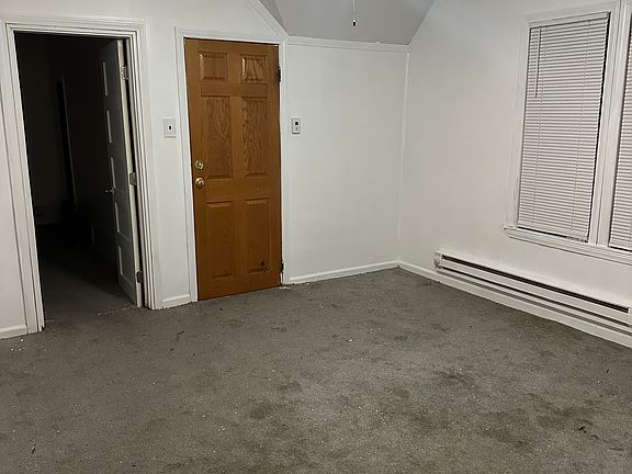 5th image of 900 Rose Ave E #2
