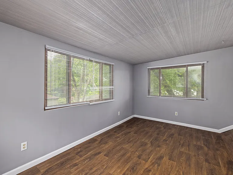 Three seasons room