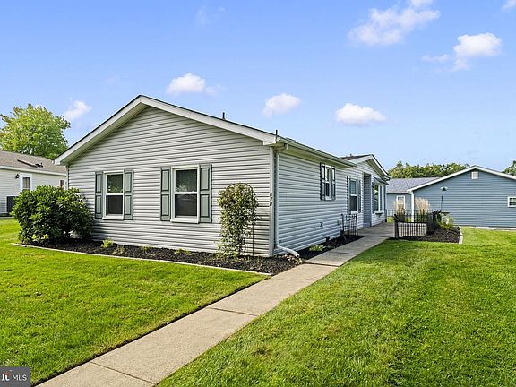 4th image of 470 Grouse Ct E