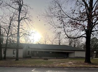 104 N Circle Dr, Hope, AR 71801