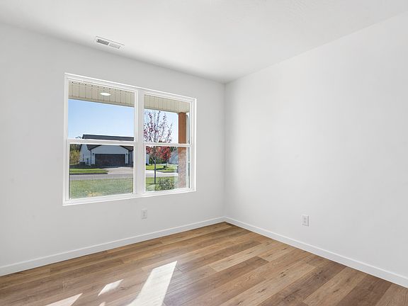 5th image of 1065 Amherst Circle