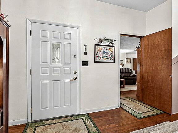 5th image of 616 S Mill St