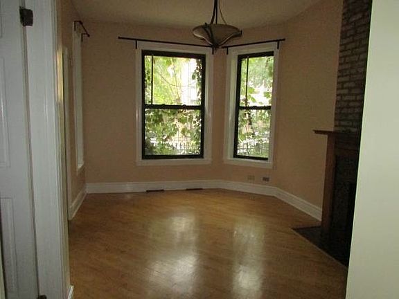 3rd image of 1648 N Oakley Ave #1
