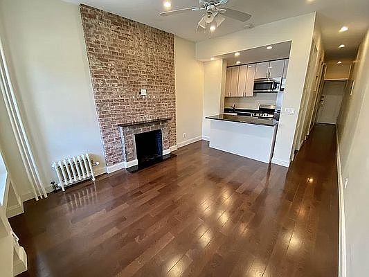 5th image of 264 W 22nd St #15