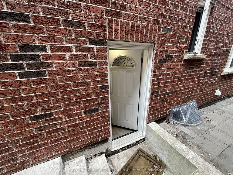 57 Queen Isabella Cres #BASEMENT — Photo 11