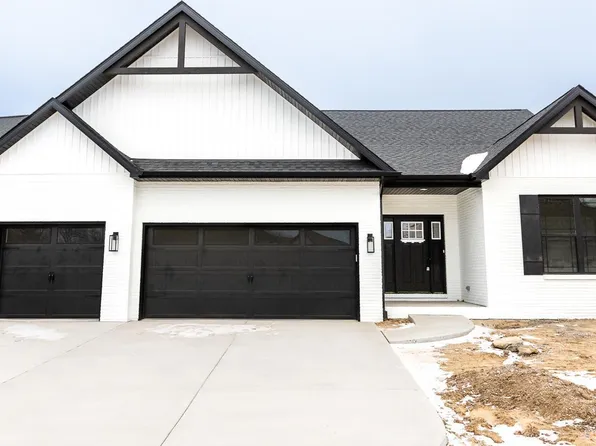 704 Daniel Dr, Mascoutah, IL 62258