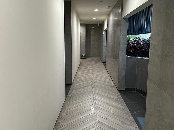 5th image of 1642 Federal Ave #402
