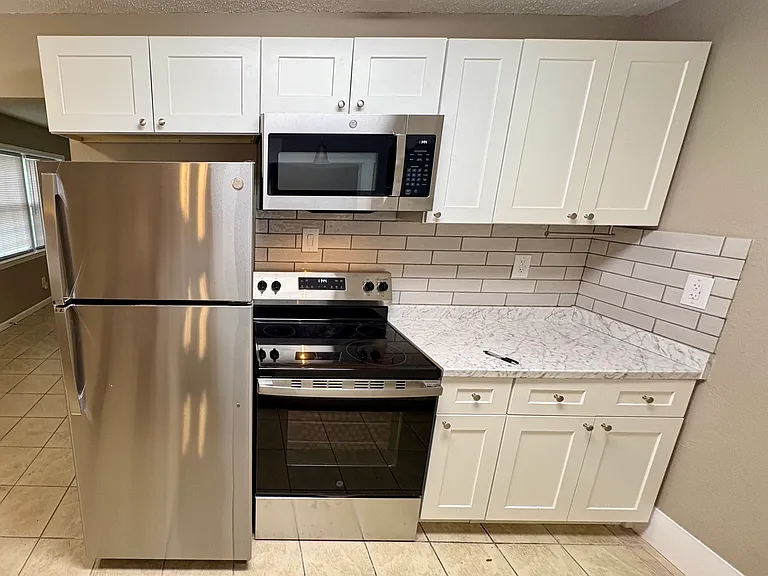 926 Medford Ave — Photo 2