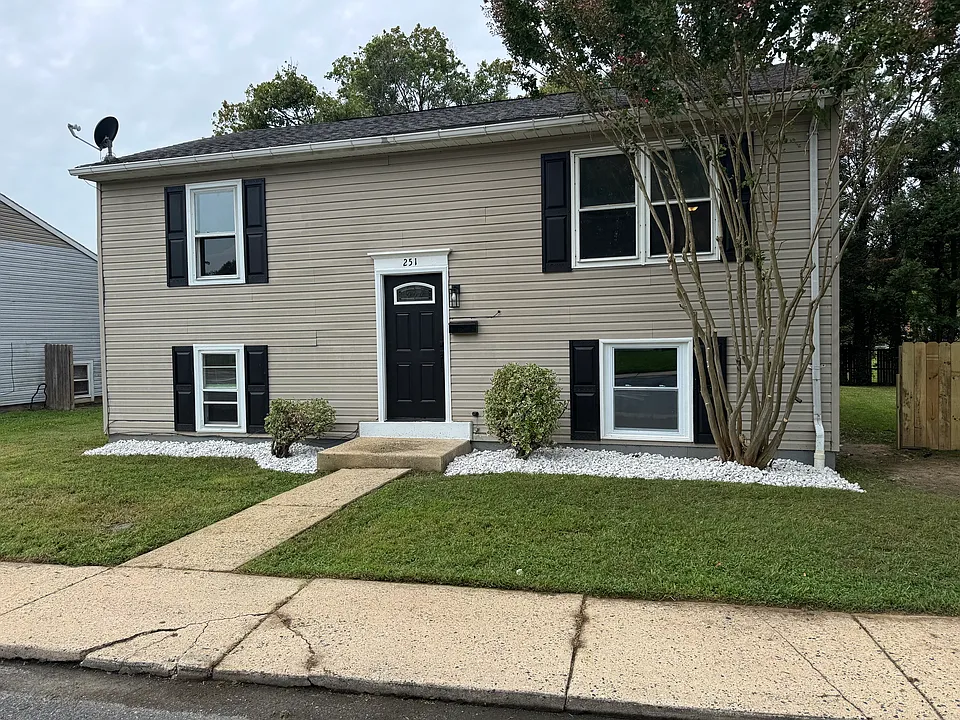 251 Locust Ln