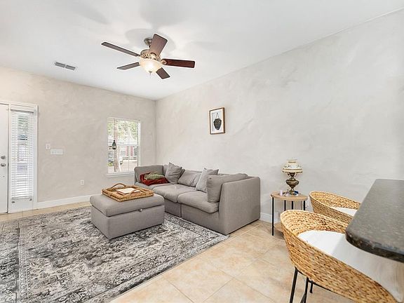 4th image of 2946 SW 35th Pl APT 42