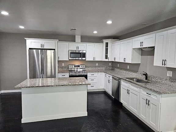 3rd image of 1821 SE Queen Ave #1821