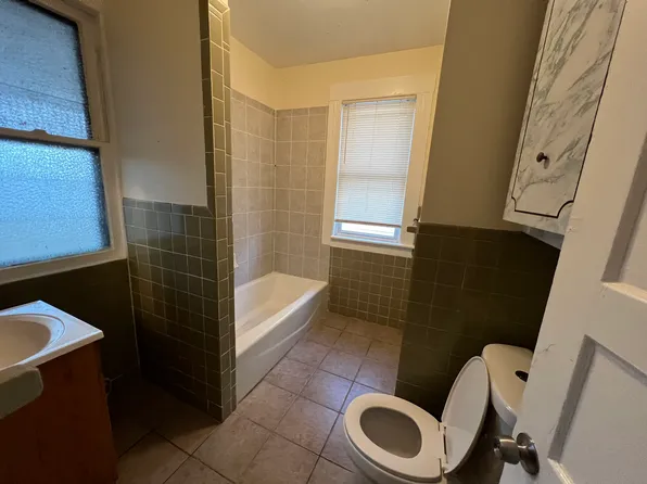 211-213 Merriam St, Bridgeport, CT 06604