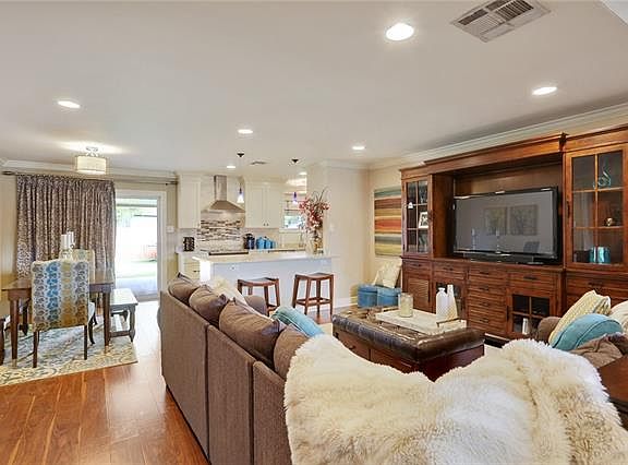 5th image of 2149 Glouster St