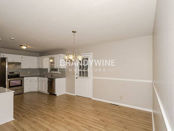 3rd image of 111 Sumac St