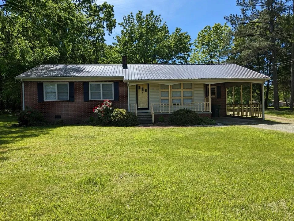 1136 Rogers Rd