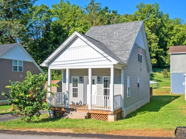 22 Stafford St, Staunton, VA 24401