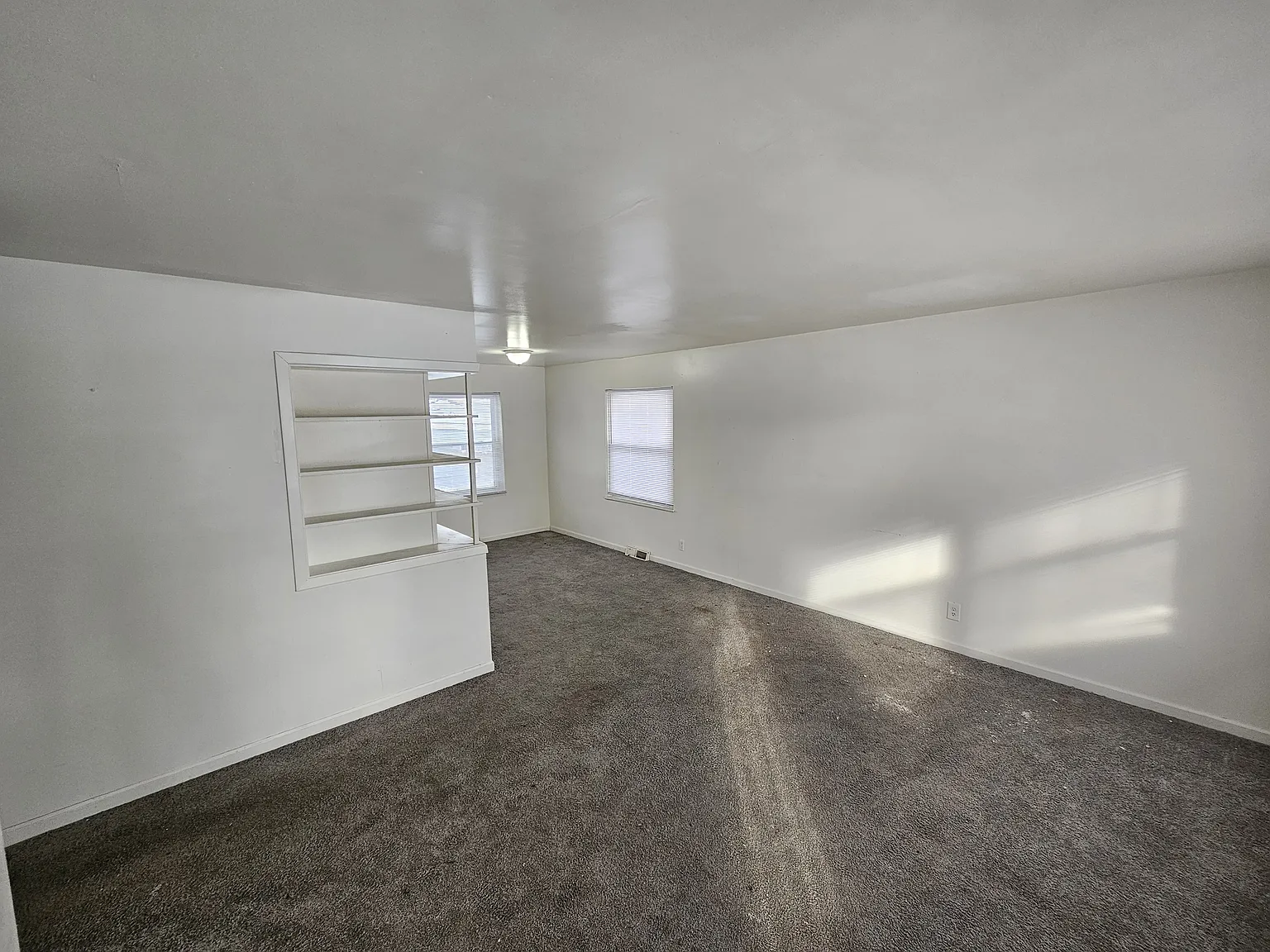 3 bed, 960 sqft, $1,500 — Photo 3