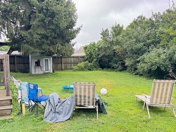 5th image of 39 Windsor Dr