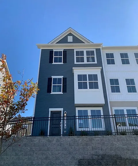 1334 Red Clover Ln — Photo 1