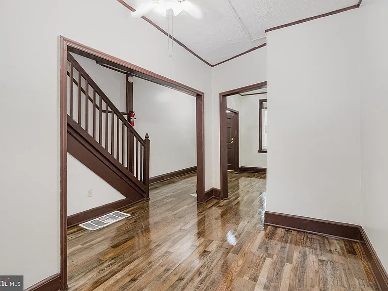 1353 Howard St — Photo 24