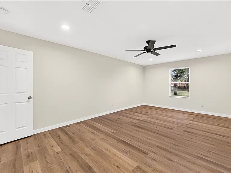1154 Florida Ave — Photo 16