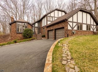 2 Carol Rd, Kinnelon, NJ 07405