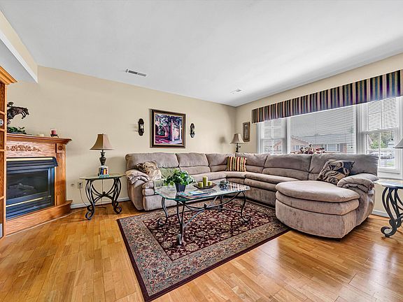 4th image of 1308 Parkdale Manor Dr