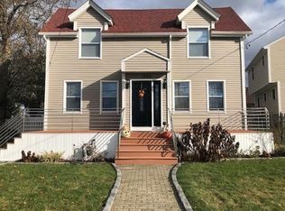 1706 Stafford Rd, Fall River, MA 02721