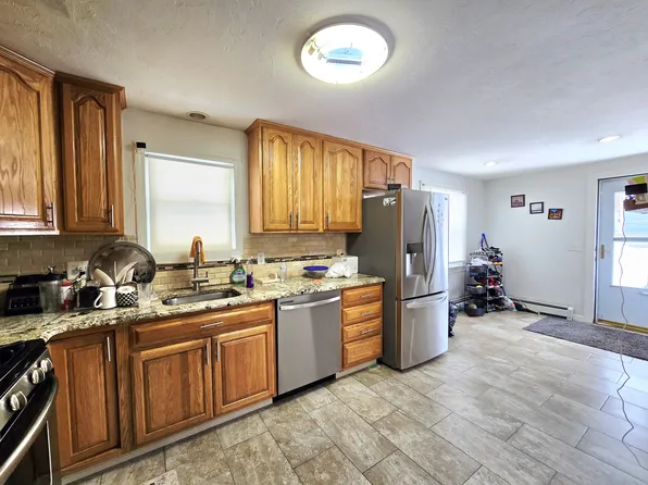 296 Saint Nicholas Ave, Worcester, MA 01606