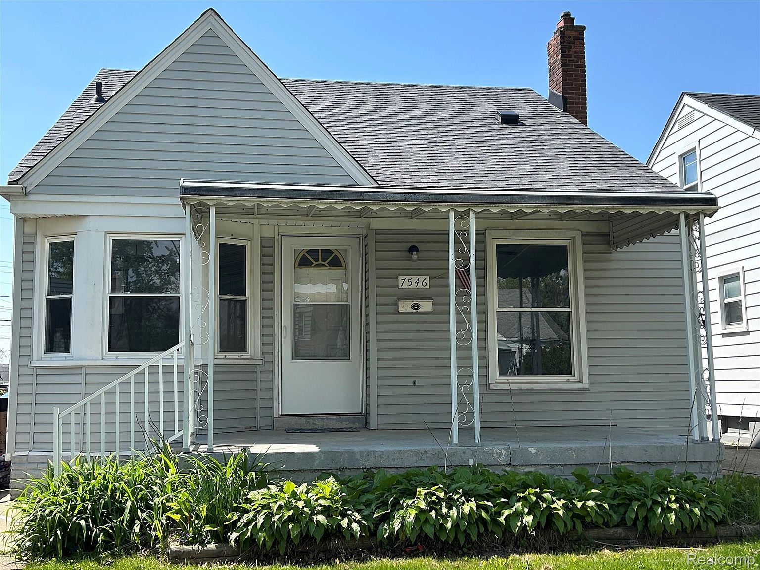 プロフ確認お願いします。 7546 Sterling St, Center Line, MI 48015 | Zillow