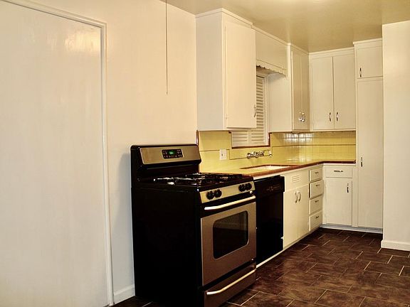 5th image of 864 Briarwood Way