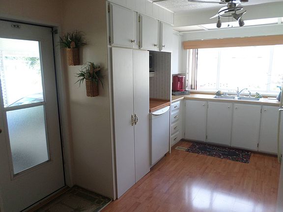 5th image of 3629 Voorne St