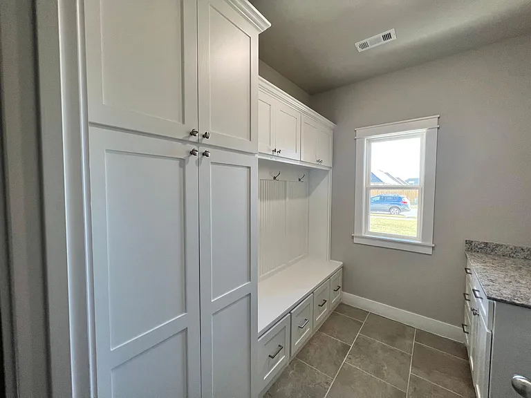 1052 Morra Ave — Photo 9