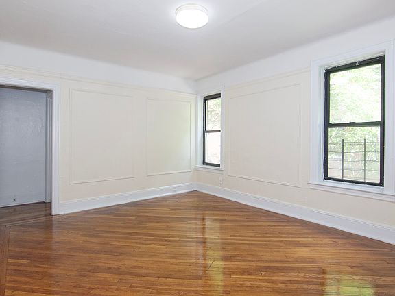 3rd image of 40-12 Parsons Blvd Unit 1X