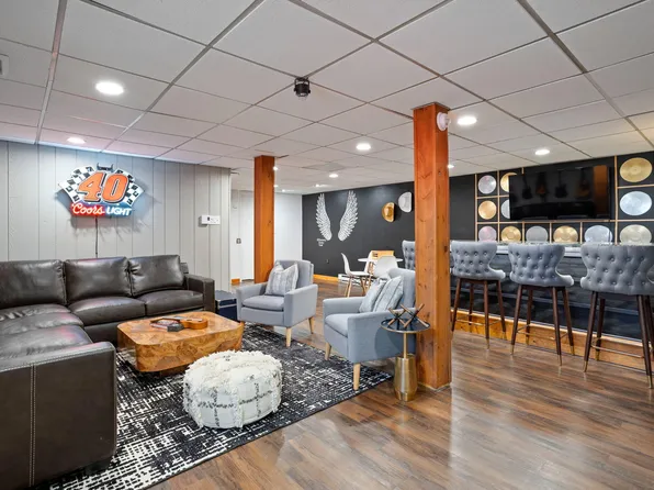 7 Park Ln, Lake Harmony, PA 18624