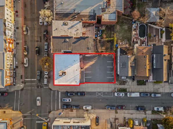 809-811 Broadway image 1 of 29