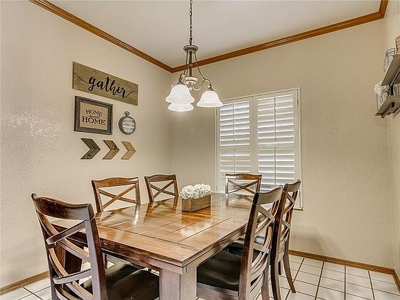5th image of 18404 Chestnut Oak Dr