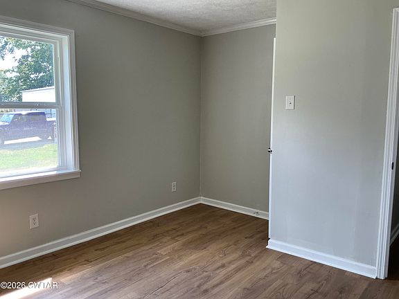 3rd image of 52 Scarbrough St E