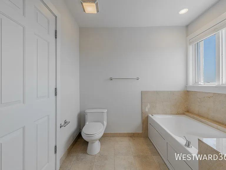 2033 W Superior St #4W — Photo 29