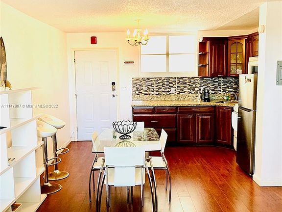 2nd image of 1750 James Ave APT 4C