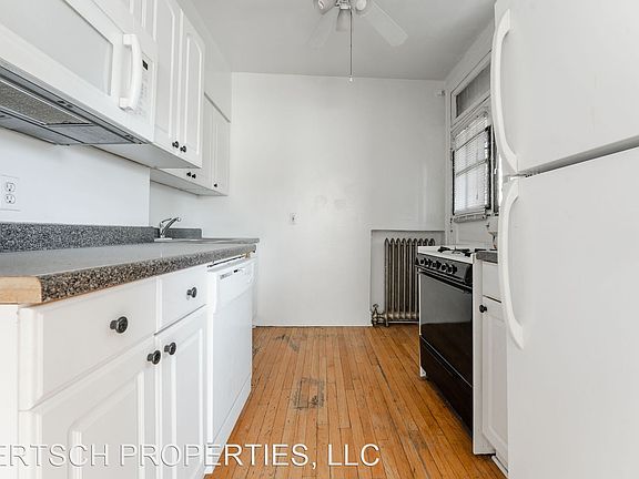 4th image of 4615 N Leavitt St #2
