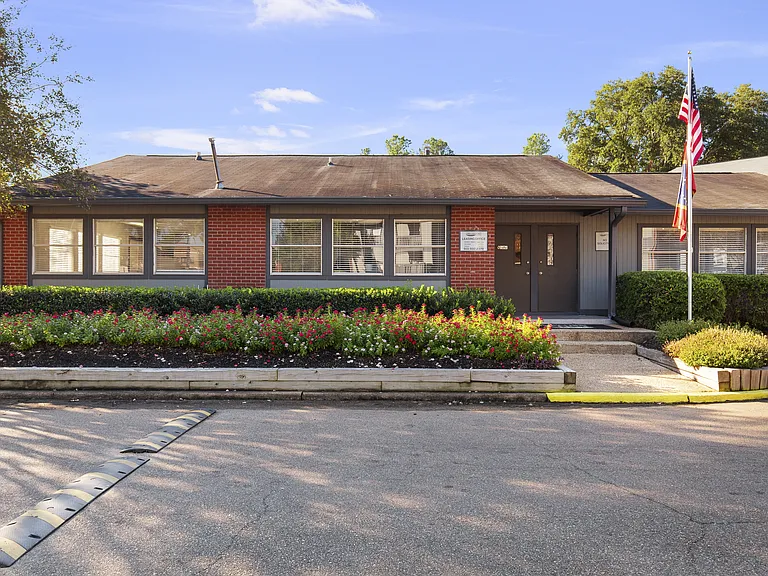 A proud and welcoming community awaits at Lakeland East Apartments in Flowood, MS. Managed by Highlands Vista Group.