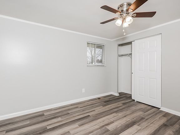5th image of 403 Brownstone Dr