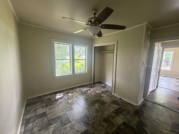 4th image of 806 W D St