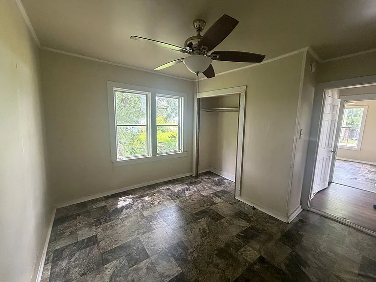 806 W D St — Photo 4