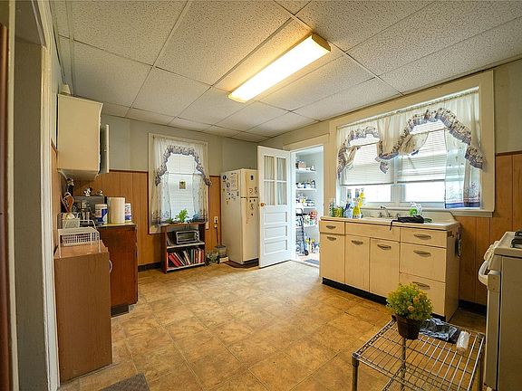 4th image of 62-26 65th St #1