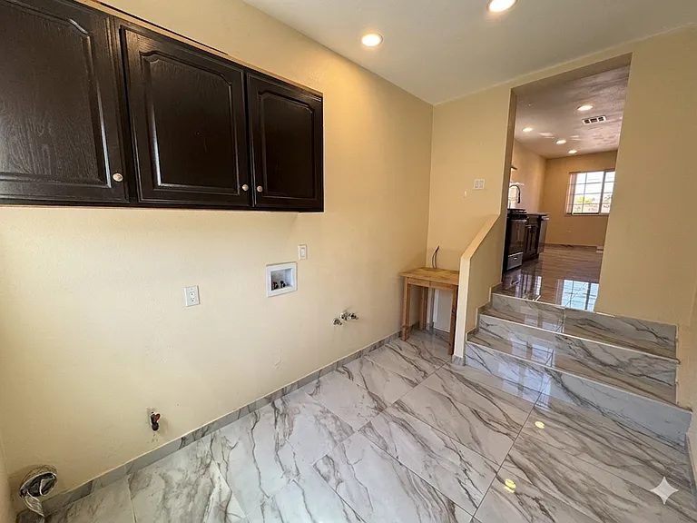 12128 Maryvine St — Photo 5