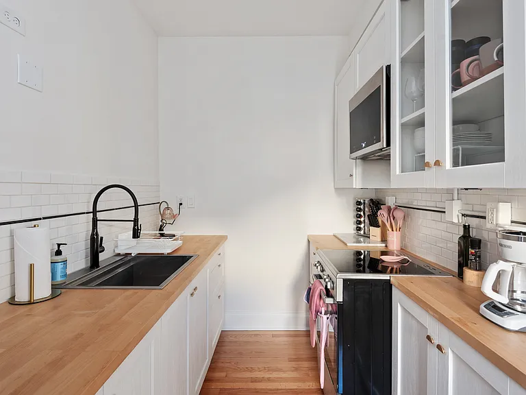 2015 NW Flanders St #408 — Photo 21