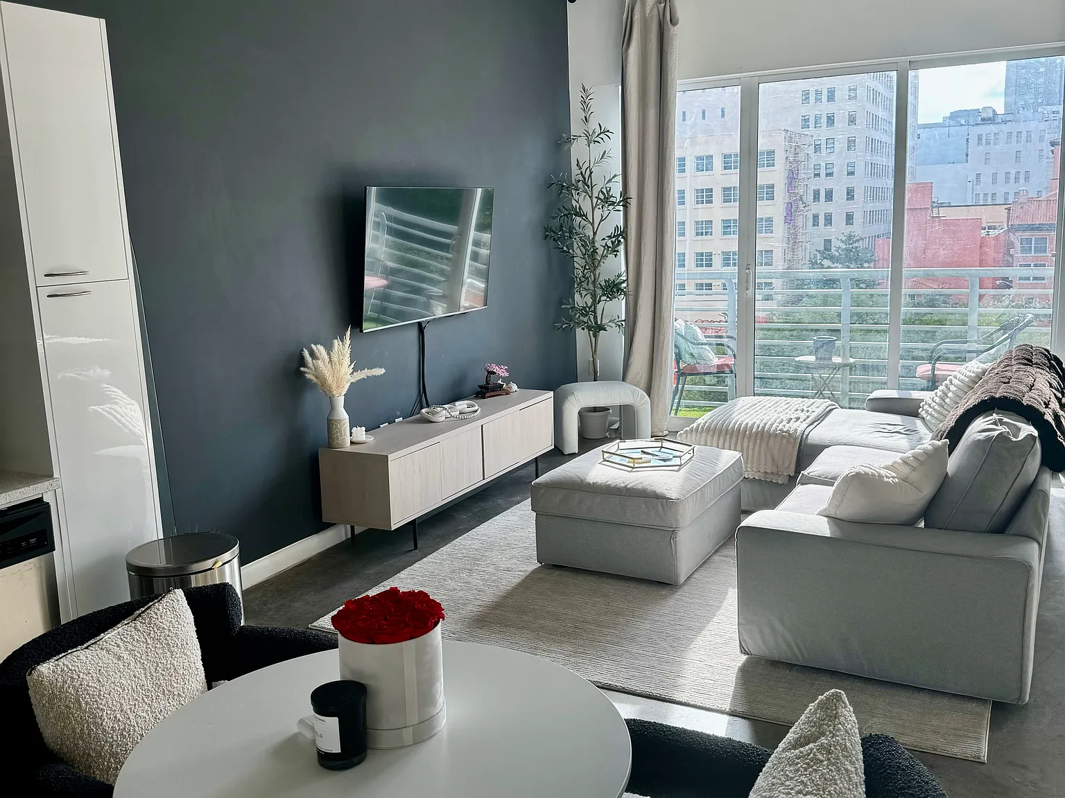 1 bed, 651 sqft, $2,450 — Photo 4