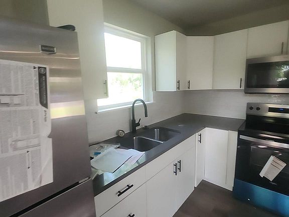4th image of 504 W Avenue A